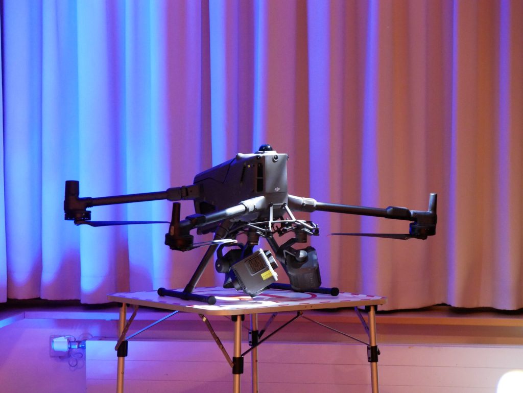 Die DJI Matrice 400 beim TeckOff in der Schlossberghalle Dettingen