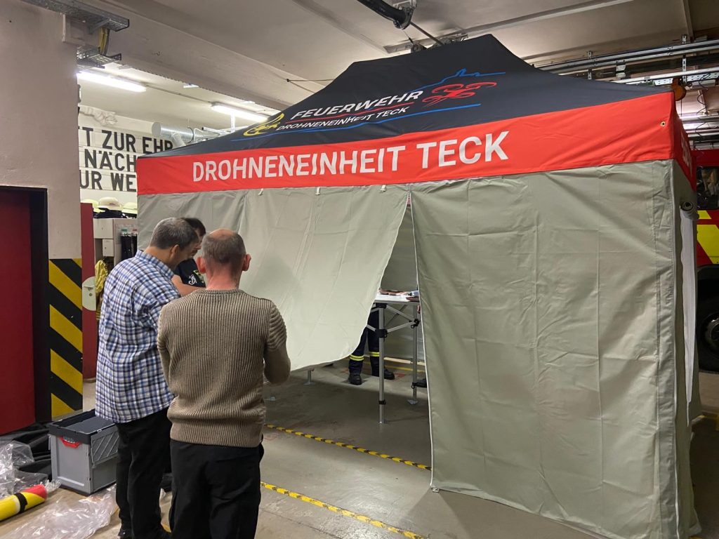 Einsatzzelt der Drohneneinheit im Gerätehaus